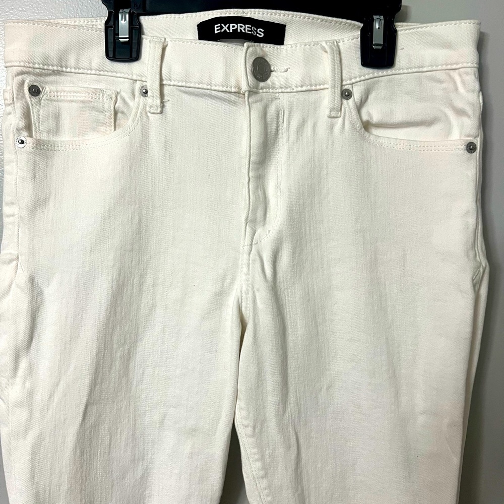 Express skinny cut white jeans. Size 8 regular.